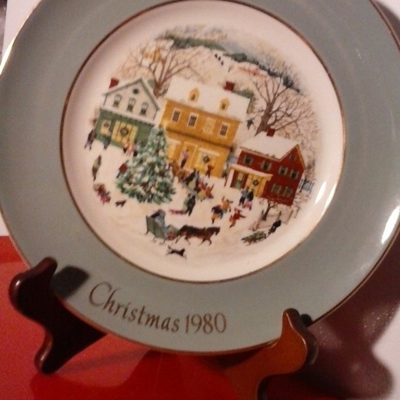 Other - NWOT Vintage Christmas Plate Collectible 1980